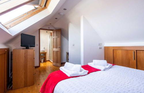 4 Bed Family & Contractor House with Games Room! - Foto 8