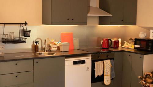 The Barn Yr Ysgubor - Photo 4, stove, dishwasher, pet friendly, toaster, minibar