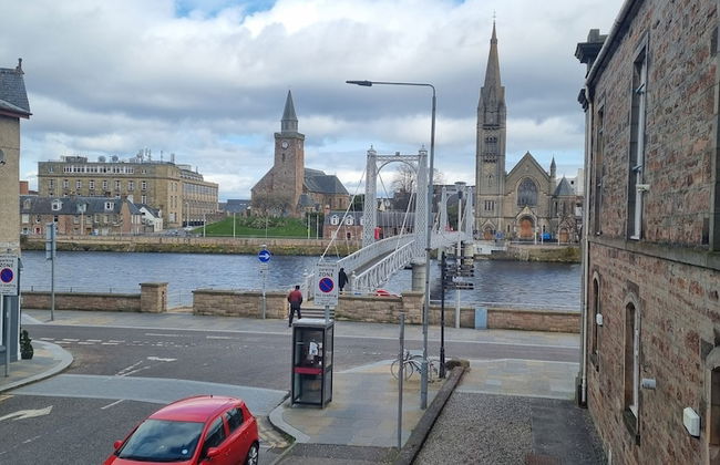 Stunning Spacious Apartment on River Ness - Photo 17