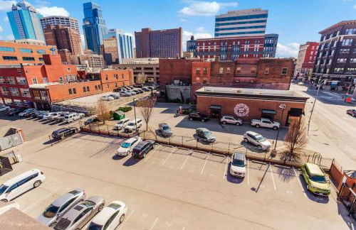 Classy 2BR-Parking, Rooftop,Near Arrowhd & TMobile - Photo 48