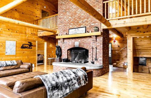 Secluded Cabin with Fireplace and Games in Lily Bay Township, Maine - Foto 4