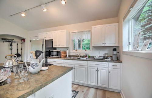 Airy and Bright Hideaway Near Smugglers Notch! - Foto 13