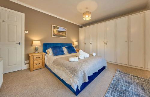 Cosy 2BR Cottage Steps to Town & Peak District - Photo 1