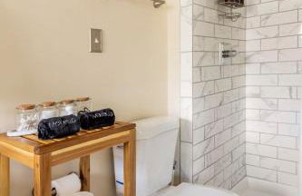 5 bedrooms with 4 Full Bath Fire Pit BBQ and Plush Amen on 1 2 acre - Photo 30