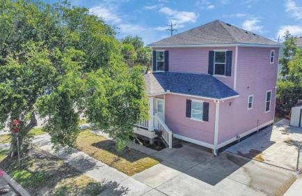 Summer Bliss 3BR Home, Walk to Beach Master Suite Sleeps 9 - Foto 2