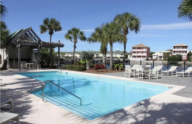 The Spyglass a 5 bed 3 bath house that sleeps 14 and just 67 steps from the beach - Foto 1