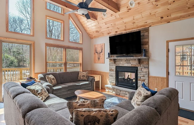 Bluejay Getaway by Avantstay Walk to Lake 7bdr Hot Tub Pool Table - Foto 1