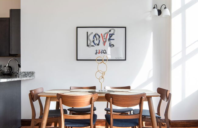 Sosuite 2BR Penthouse w W D Gym On-site Bar - Foto 1