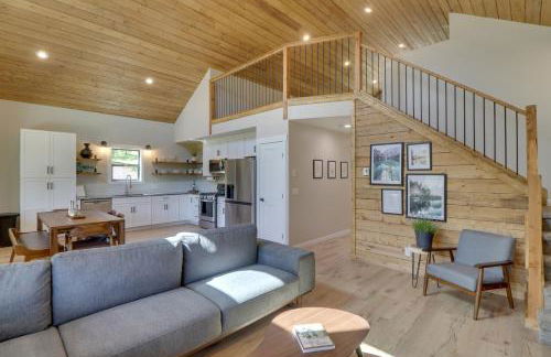 Lakeside Cabin with Hot Tub 3 Mi to Flathead Lake! - Foto 2