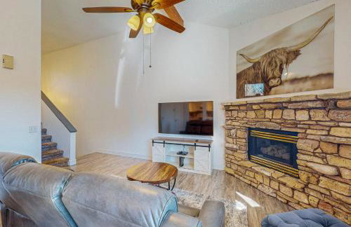 Near Hiking and Biking! Flagstaff Condo with Grill - Foto 5