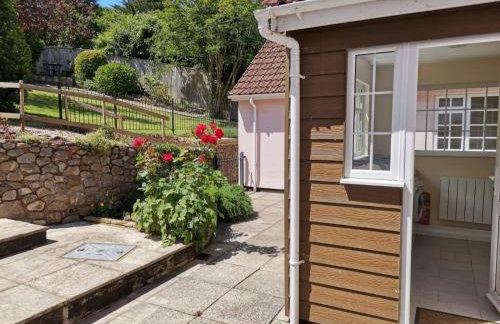 Sea views, private garden, comfortable family and dog friendly home - Foto 13