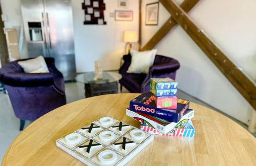 Bombastic Home - Steps to Beach - GameRm - Hot Tub - Pet Friendly - Foto 47