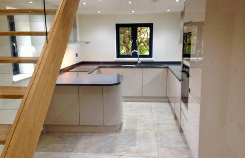 Luxury Coach house next to woodland in Knutsford - Photo 23