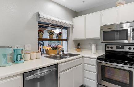 Walk to Beach Pool Hot Tub Private Patio Parking Seabreeze Retreat - Foto 15