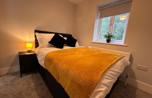 Stunning 4 Bedroom, Sleeps 9, Centre Of Telford - Photo 13