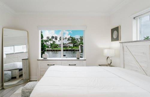 Waterfront Getaway | Pool, Hot Tub & Gym - Photo 5