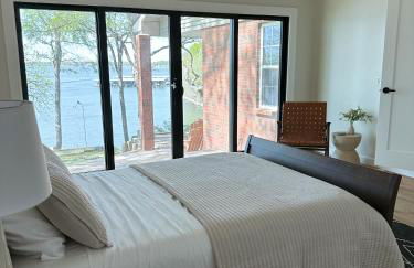 Newly Renovated 4B, 2.5 bath Lakefront home with South Grand Lake Views and dock - Foto 24