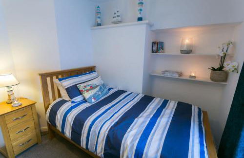 Sailors Return - Photo 21