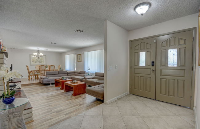 Luxurious 4BR House with Large Pool Near Strip - Foto 2