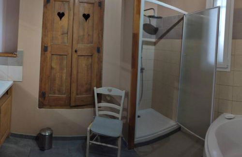 Le Mas des Cigales avec parc et grande piscine - Foto 23