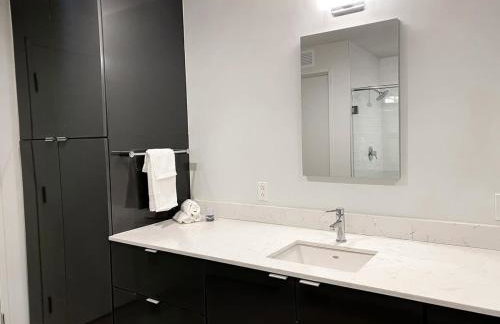 Moss & Oak - King Bed - Grand Piano - TOP FLOOR - Foto 9