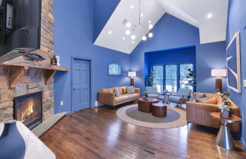 Lux Retreat with Indoor Swim Spa Game Lounge Theater Hot Tub Sauna - Foto 26