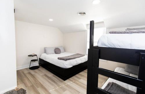 New Group Space - Sleeps 20! Near Sports Center - Photo 63