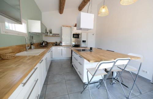 beautiful provencal mas with pool in barbentane, close to avignon, sleeps 8. - Photo 28