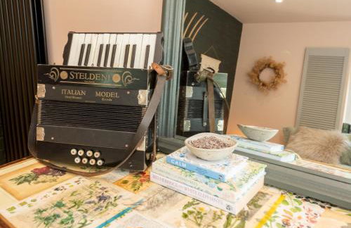 The Lodge - Elegant Comfort in a Peaceful Setting - Photo 27