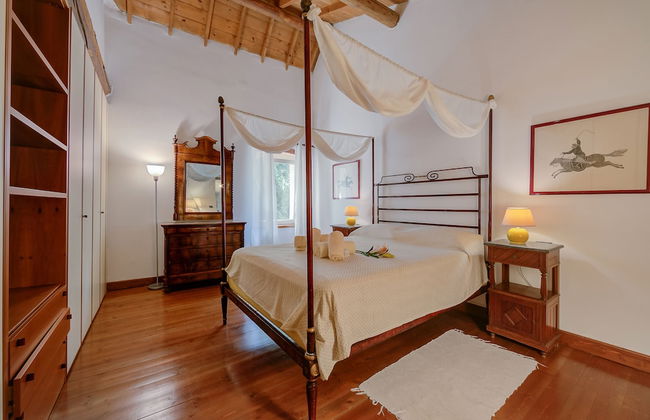 Alberta's Liberty House With Pool - Photo 6