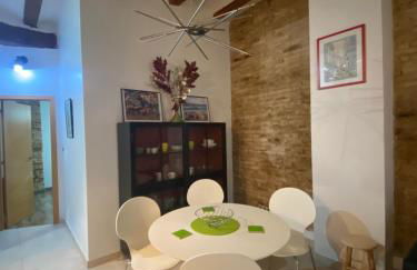 Your Valencia Home - Photo 8