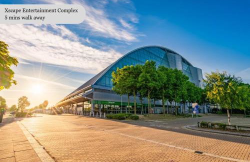 Beautiful Apartment in Central MK with Balcony, Free Parking & Smart TV with Netflix by Yoko Property - Foto 22