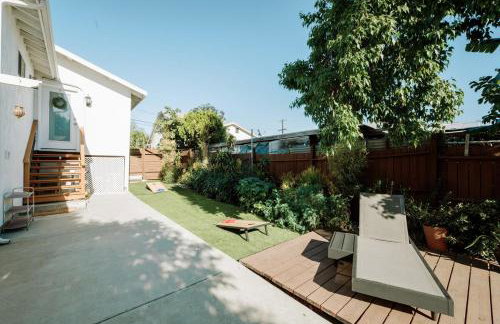 Serene Silver Lake 1 bedroom 1 bathroom Back house With Private Backyard - Photo 76