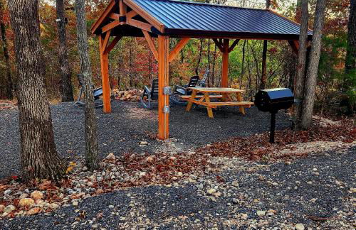 The Windstorm Cabin - Pet-friendly & a 2-person Jacuzzi hot tub! - Foto 33