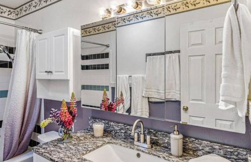 Hot Tub and Spacious Backyard Close to Lake! - Foto 26