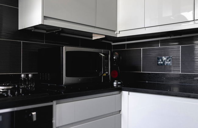 Skyvillion - Enfield 4bed House W Garden & Parking - Photo 24