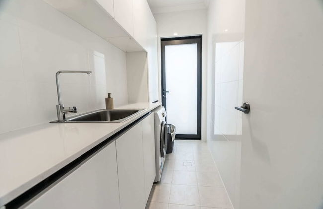 Beautiful 4BR Family Home With Patio and Parking! - Foto 11