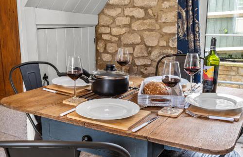 Charming 2-BR Cottage in Stonehouse with Courtyard Garden and Log Fire - Foto 14