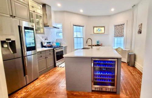 Gorgeous Victorian House!! Entire suite in SAM's home - Foto 27