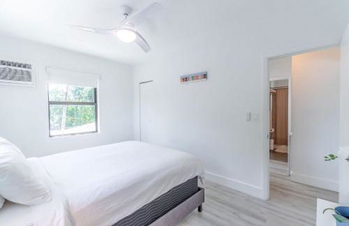 Renovated Apts with Kitchen, Fast WiFi, Smart TV, Roku & Pool Onsite 4 mi to Surfside Beach - Foto 68