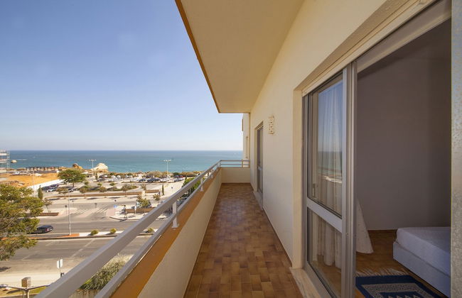 B43 - Spotless Seaview Apartment - Photo 13