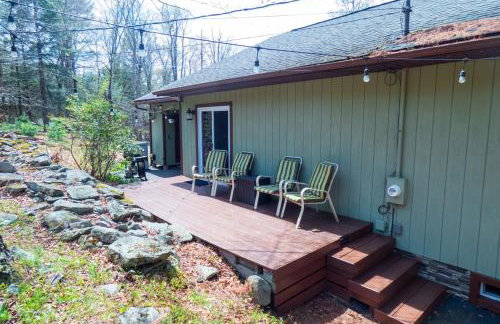 Spacious Catskills Home with Covered Hot Tub - Foto 12