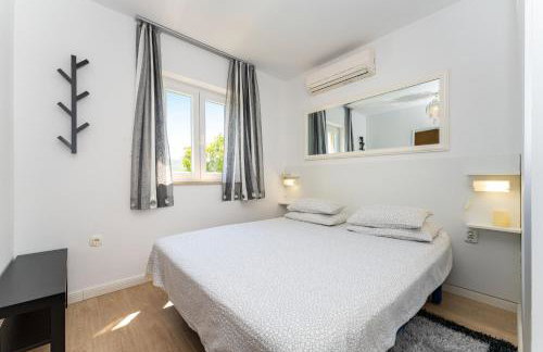 MY DALMATIA - Villa Sucic with private pool and mountain view - Foto 34