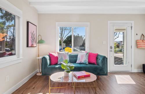 Classic Beach Bungalow - Parking, Private Patio & Pet Friendly! - Foto 6