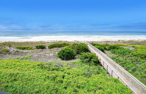 First-Floor Condo Steps from the Beach with Shared Pools, Hot Tub, Game Room - Foto 22