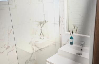 La Maison de Juliette maison entière avec garage et terrain - Foto 18