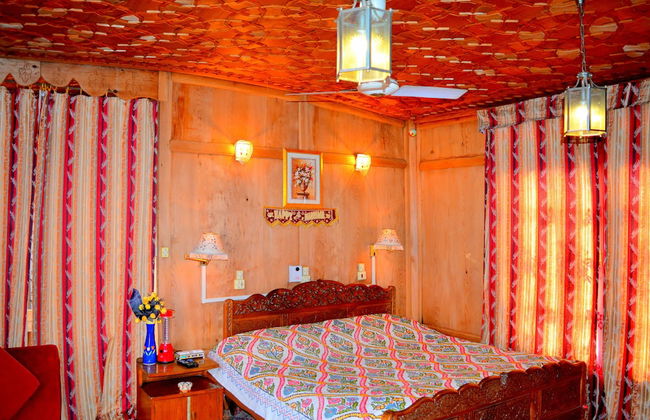 Golden Flower Heritage Houseboat - Foto 2