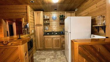 The Red Bears Den, Walk to River & Lake, In Town - Foto 2