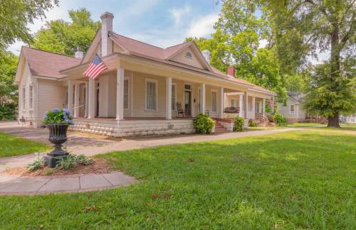 Wrap-Around Porch Uptown Stay-Pets Welcome! - Foto 8