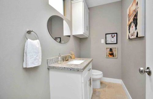 Rooftop Terrace Home with Garage Parking 10 minutes from NRG Stadium and Medical CTR - Foto 15